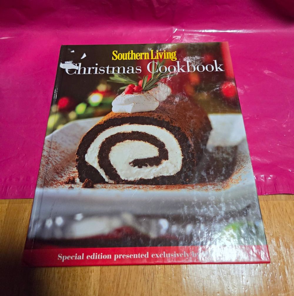 Southern Living Christmas Cookbook Special Edition Hardcover Illustrated 2008